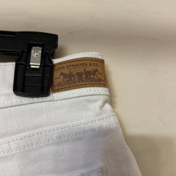 Levi Strauss denim shorts white size 10 - preowned condition - Picture 3 of 5